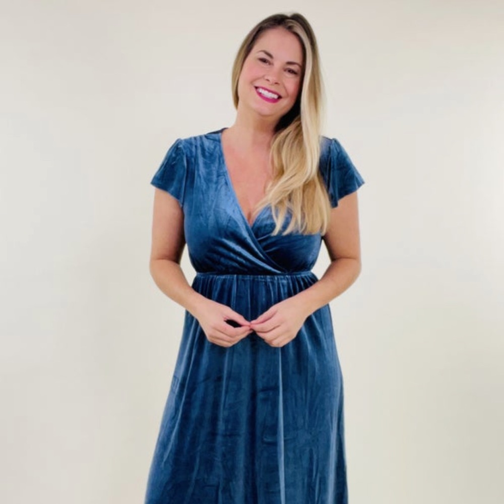 🎉HP🎉Velvet Maxi Dress